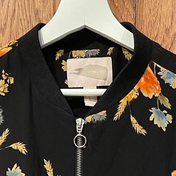 Poppies Forever 21 fall floral print light bomber light shacket top - Picture 7 of 7